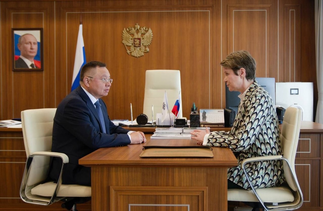 Глава Минстроя России Ирек Файзуллин провёл рабочую встречу с председателем Совета федеральной территории «Сириус» Еленой Шмелёвой