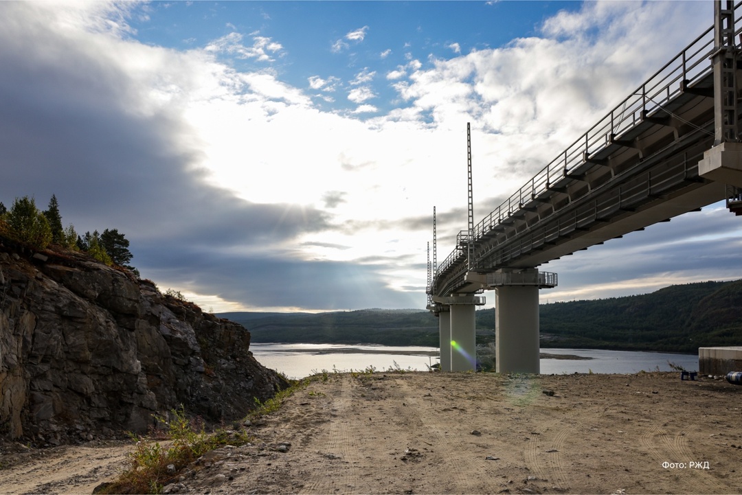 В заполярье кипит работа Речь про морской порт «Лавна», расположенный в Мурманской области