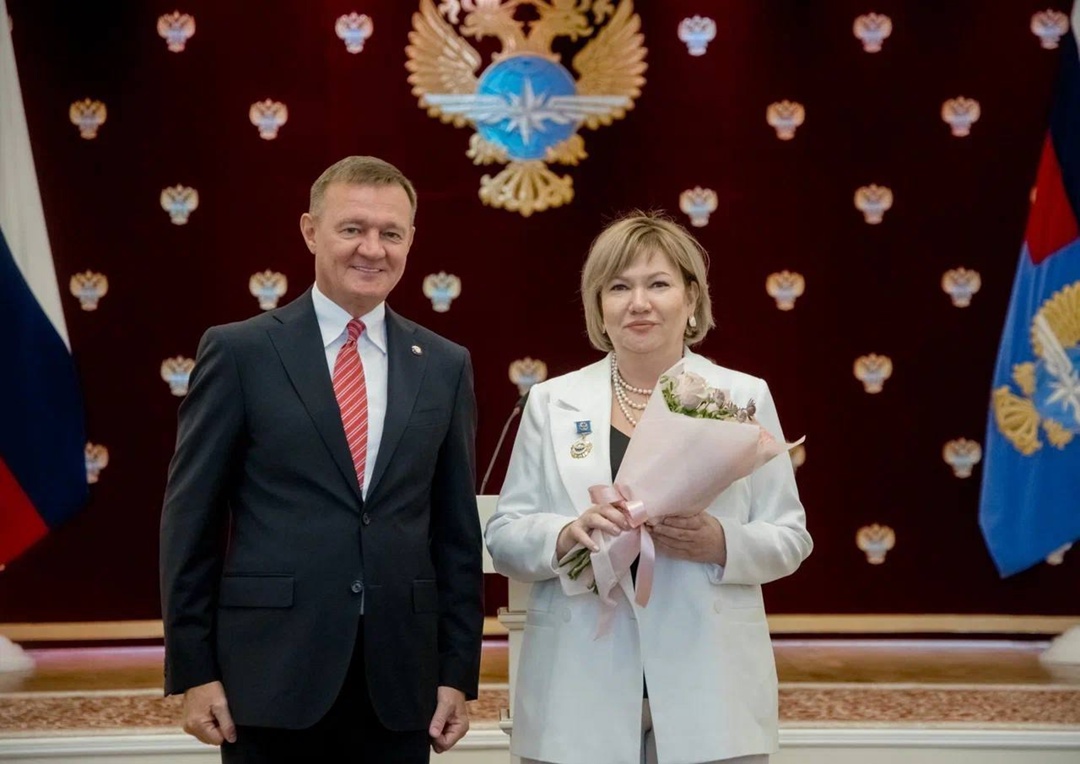 В преддверии Дня России глава Минтранса Роман Старовойт наградил героев транспортной отрасли