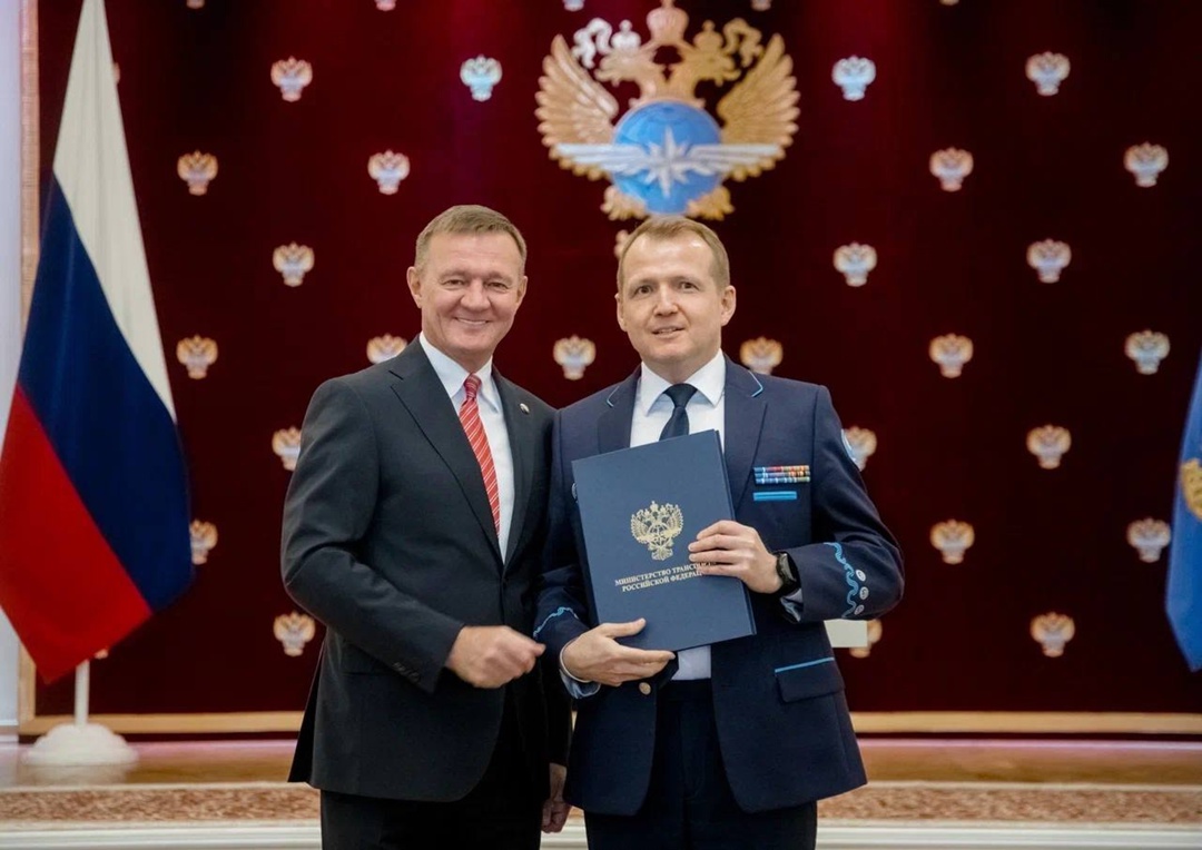 В преддверии Дня России глава Минтранса Роман Старовойт наградил героев транспортной отрасли
