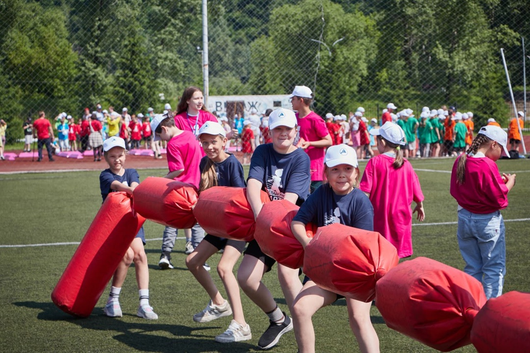 Яркие эмоции и море драйва! В Междуреченске на стадионе «Томусинец» мы вновь провели ежегодные «Распадские старты»