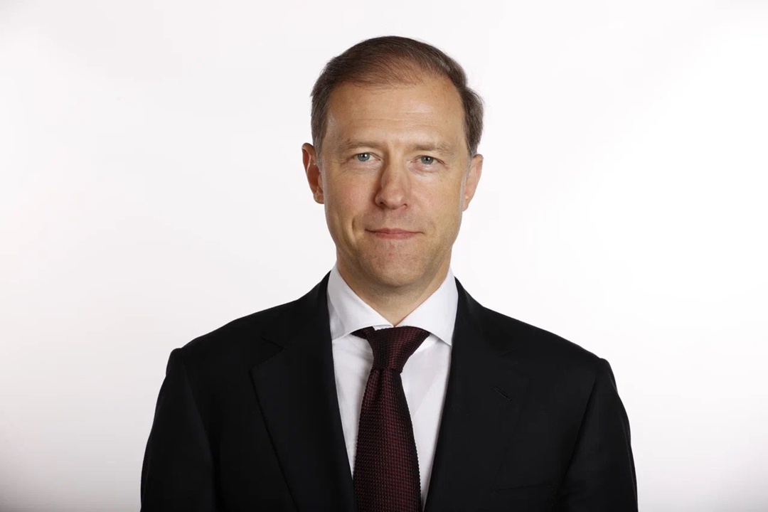 Денис Мантуров поздравил россиян с национальным праздником