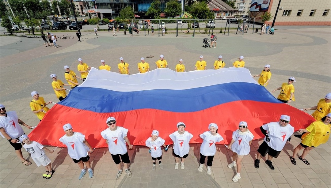 С Днём России! Тысячи наших нефтяников со всей страны провели патриотические акции в честь Дня России: