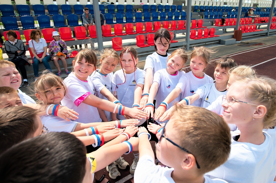 С Днём России! Тысячи наших нефтяников со всей страны провели патриотические акции в честь Дня России: