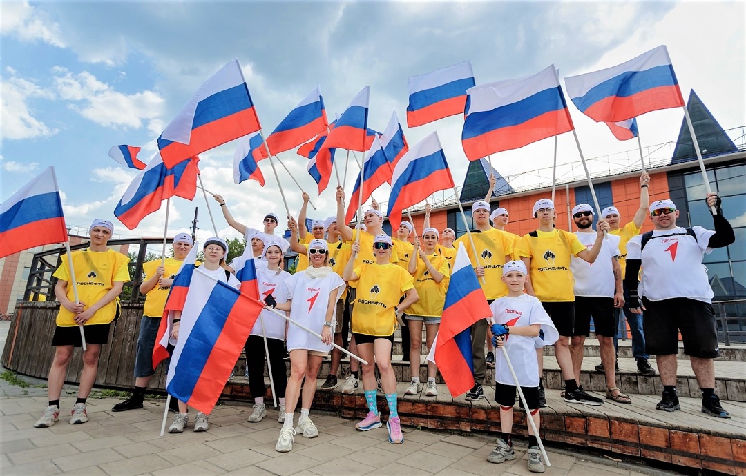 С Днём России! Тысячи наших нефтяников со всей страны провели патриотические акции в честь Дня России: