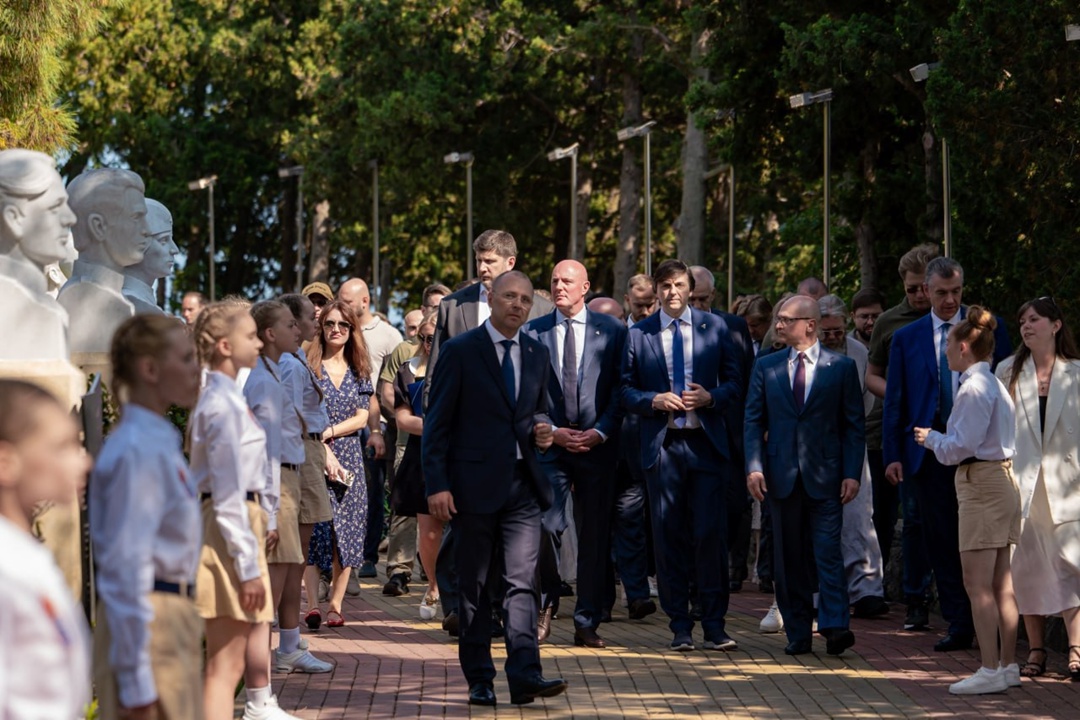 Трудовому коллективу «Артека» вручили орден Почета