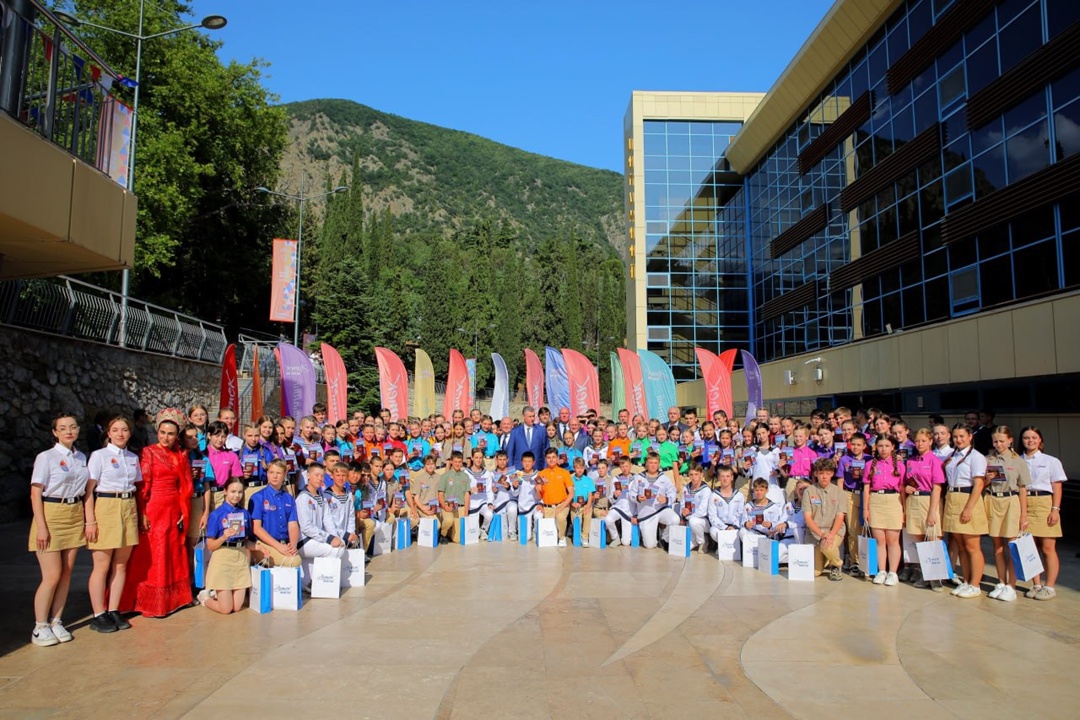 Трудовому коллективу «Артека» вручили орден Почета