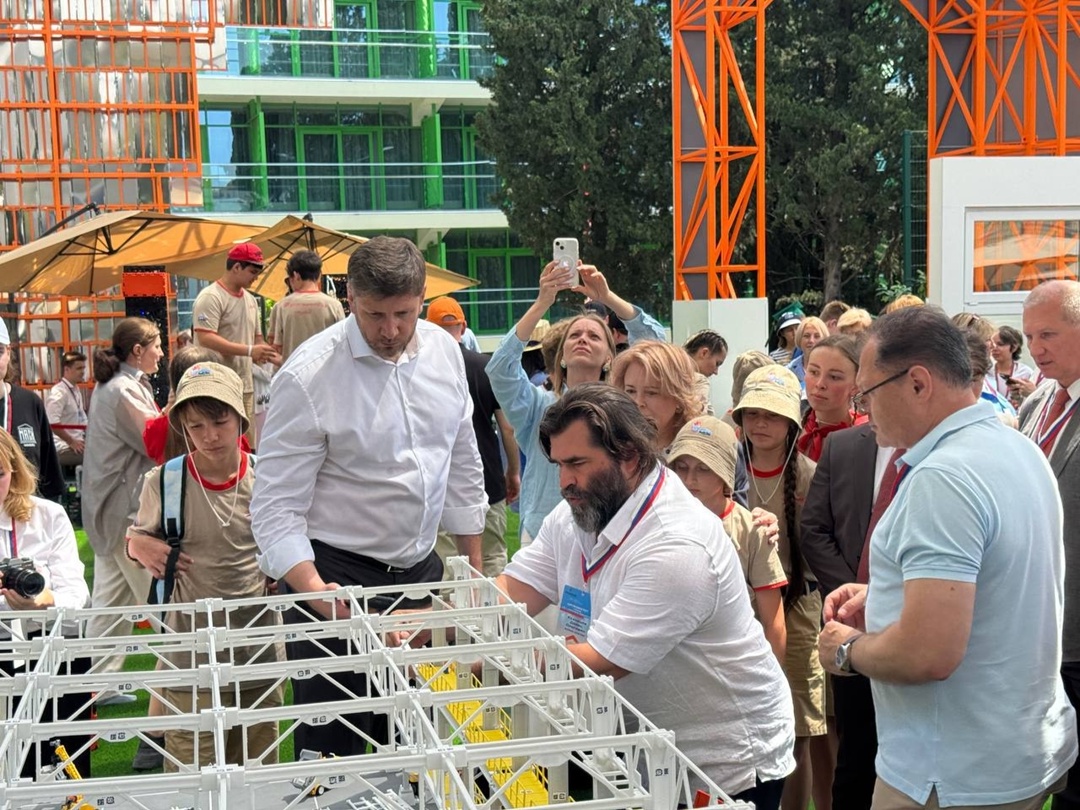 В Артеке состоялась торжественная церемония открытия интерактивной площадки «Я - строитель будущего!»