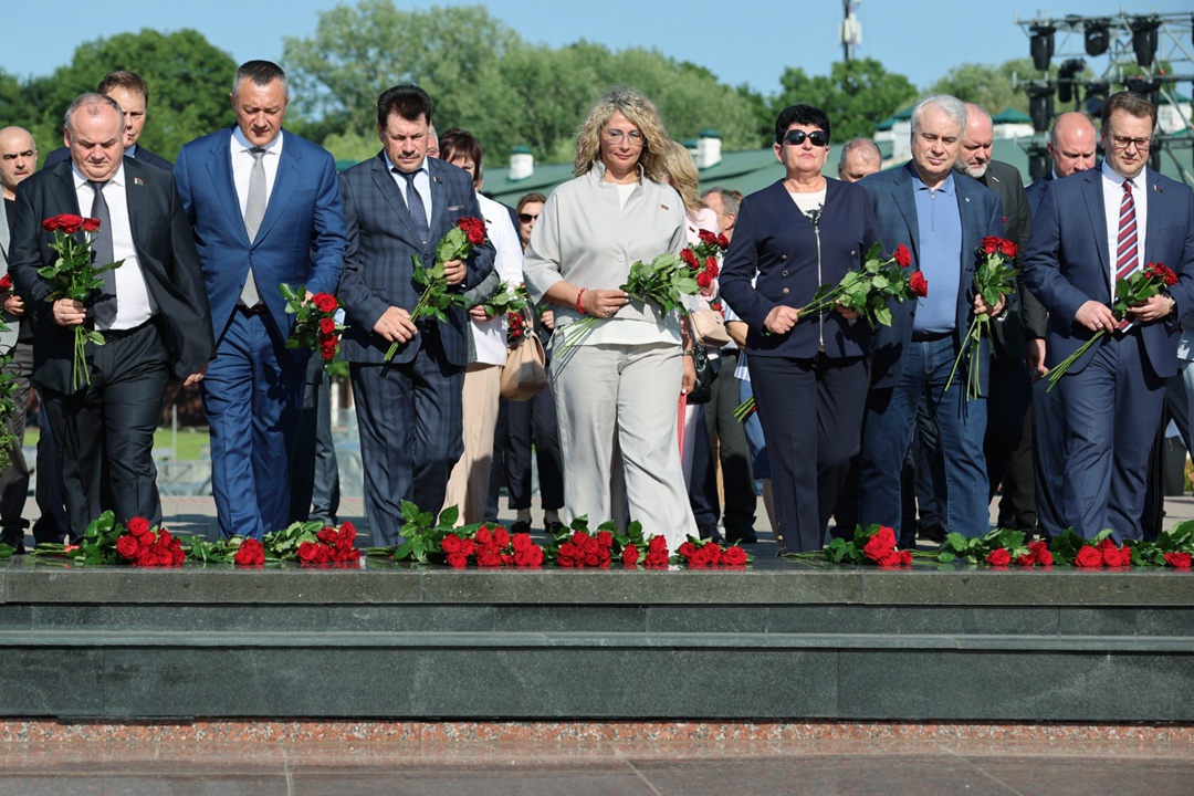 Председатель Парламентского Собрания Союза Беларуси и России, Председатель ГД Вячеслав Володин совместно с Председателем Палаты представителей Национального…