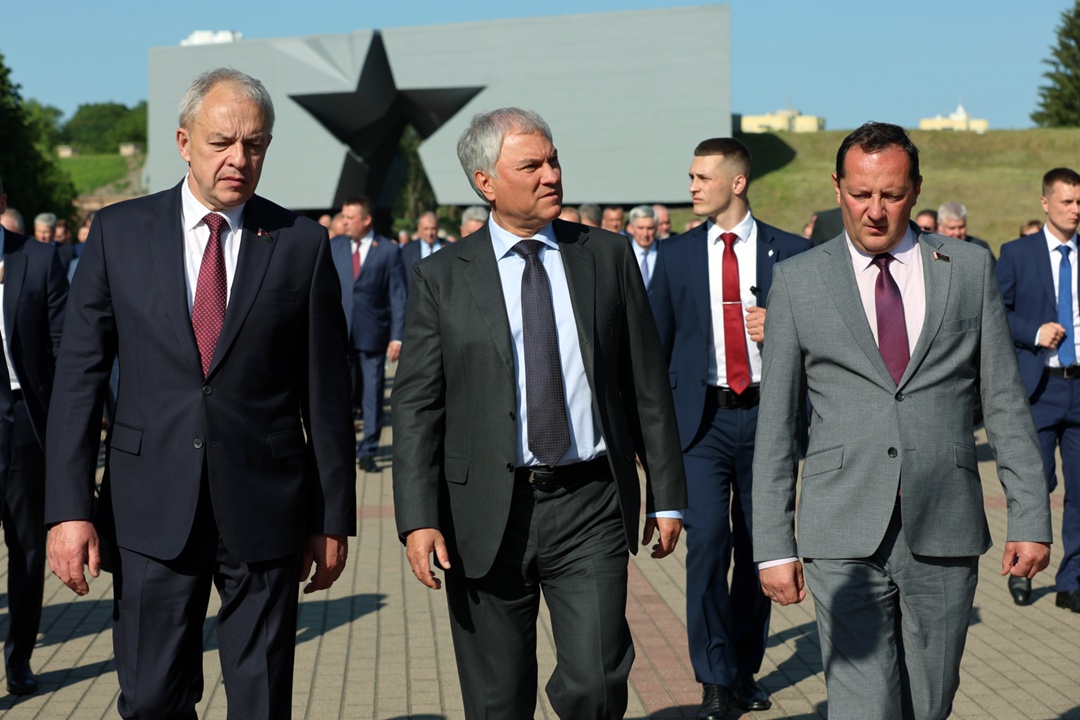 Председатель Парламентского Собрания Союза Беларуси и России, Председатель ГД Вячеслав Володин совместно с Председателем Палаты представителей Национального…