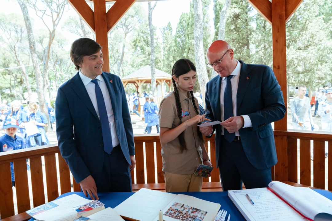 Дмитрий Чернышенко: Участники юбилейной смены должны унести в своих сердцах любовь к нашей стране и к «Артеку»