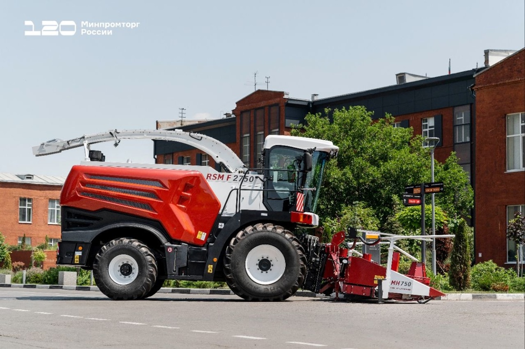 280 тонн в час? Легко! Знакомьтесь, 2750 — самый мощный кормоуборочный комбайн России от Ростсельмаш
