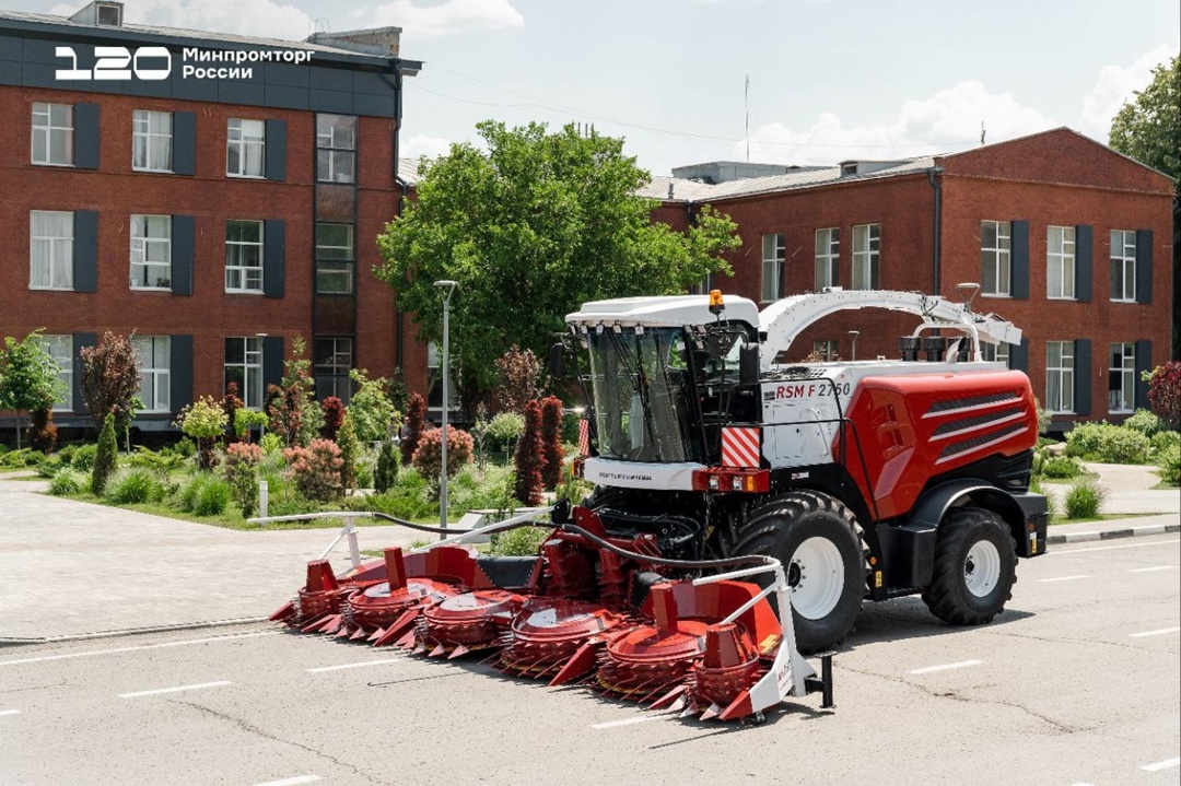 280 тонн в час? Легко! Знакомьтесь, 2750 — самый мощный кормоуборочный комбайн России от Ростсельмаш