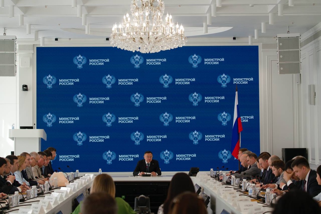 В Минстрое России прошло еженедельное оперативное совещание под председательством Министра строительства и ЖКХ РФ Ирека Файзуллина