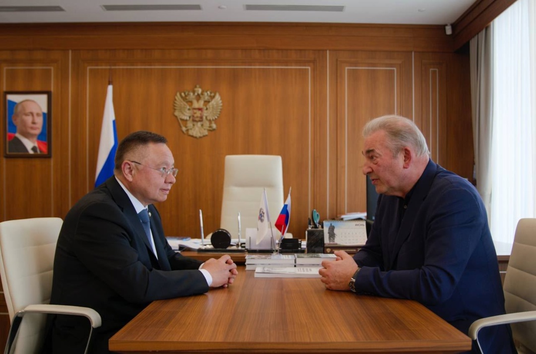 В Минстрое России состоялась рабочая встреча Министра строительства и ЖКХ РФ Ирека Файзуллина и депутата Государственной Думы Владислава Третьяка