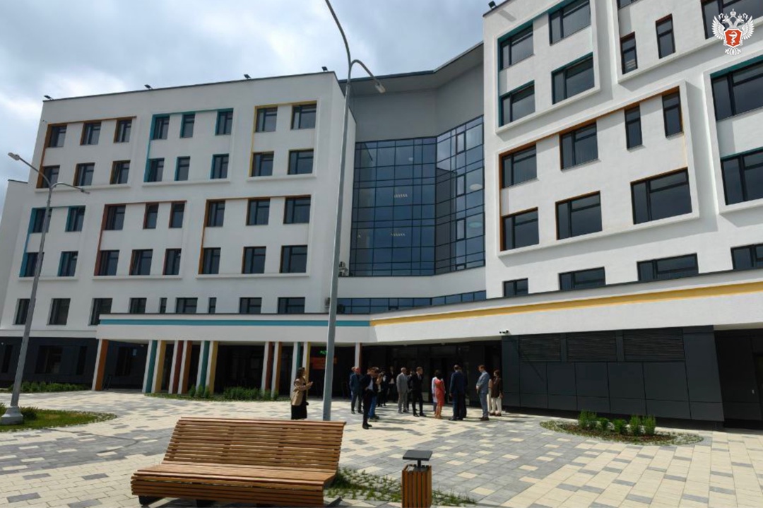 Михаил Мурашко посетил строящуюся детскую поликлинику в Екатеринбурге