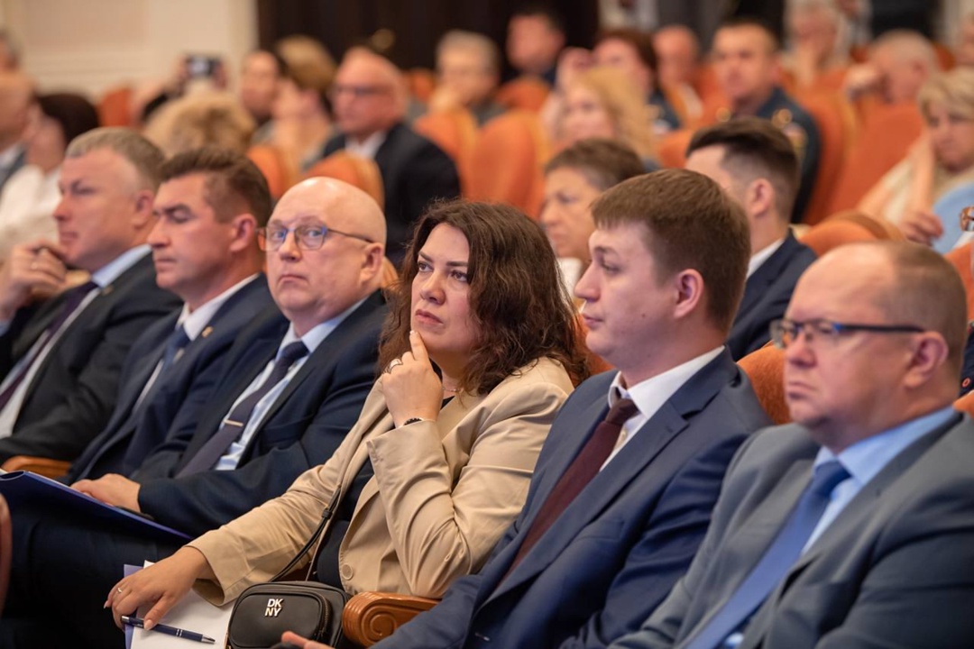 Валерий Фальков провел в Екатеринбурге совещание по вопросам оказания мер поддержки студенческим семьям, участникам специальной военной операции и их детям в…