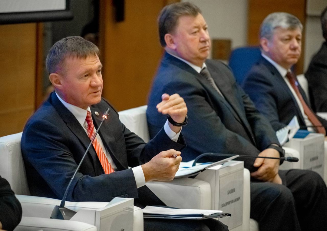 Глава Минтранса Роман Старовойт проинформировал о результатах работы транспортного комплекса депутатов от фракции КПРФ