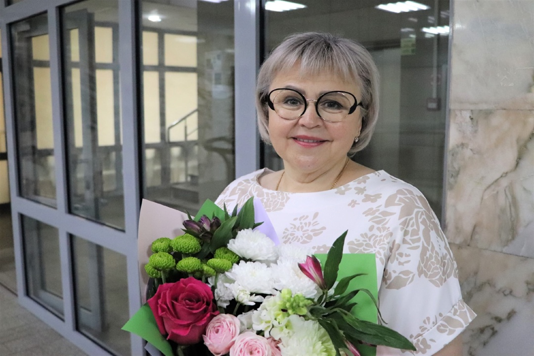 Поздравили сотрудников наших здравпунктов!