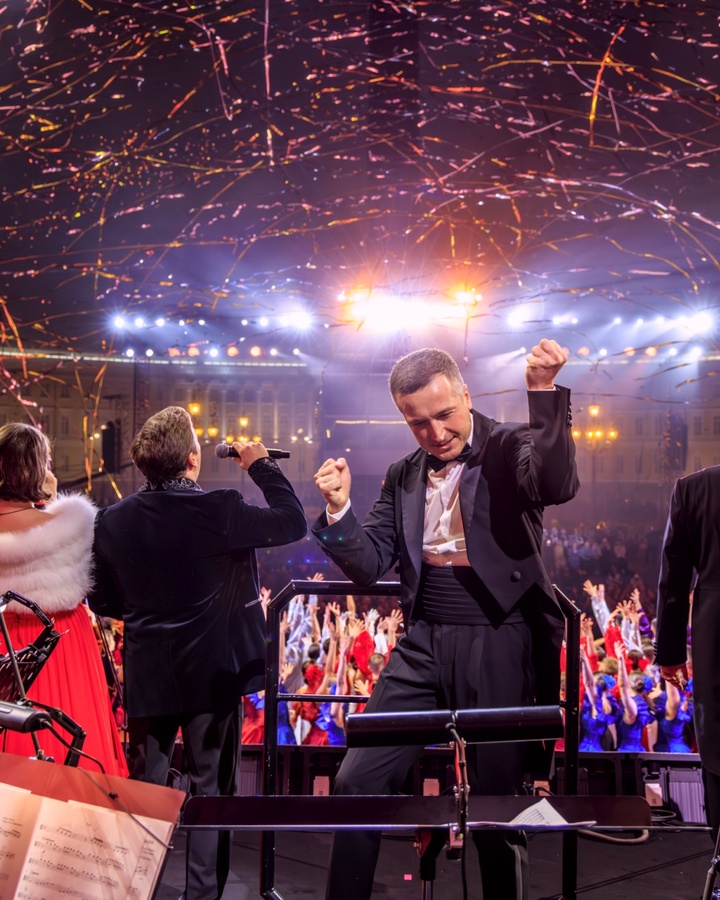 По следам «Классики на Дворцовой»… Делимся красочными фотографиями с празднования Дня города Санкт-Петербурга и восхищаемся грандиозным шоу!