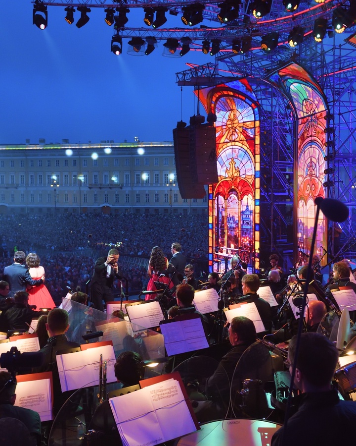 По следам «Классики на Дворцовой»… Делимся красочными фотографиями с празднования Дня города Санкт-Петербурга и восхищаемся грандиозным шоу!