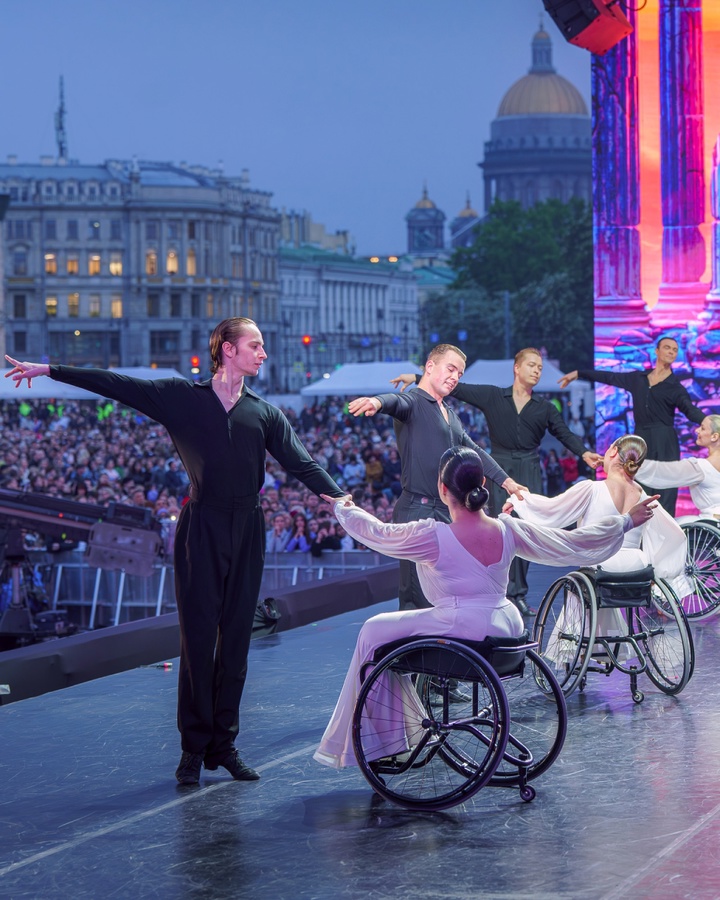 По следам «Классики на Дворцовой»… Делимся красочными фотографиями с празднования Дня города Санкт-Петербурга и восхищаемся грандиозным шоу!