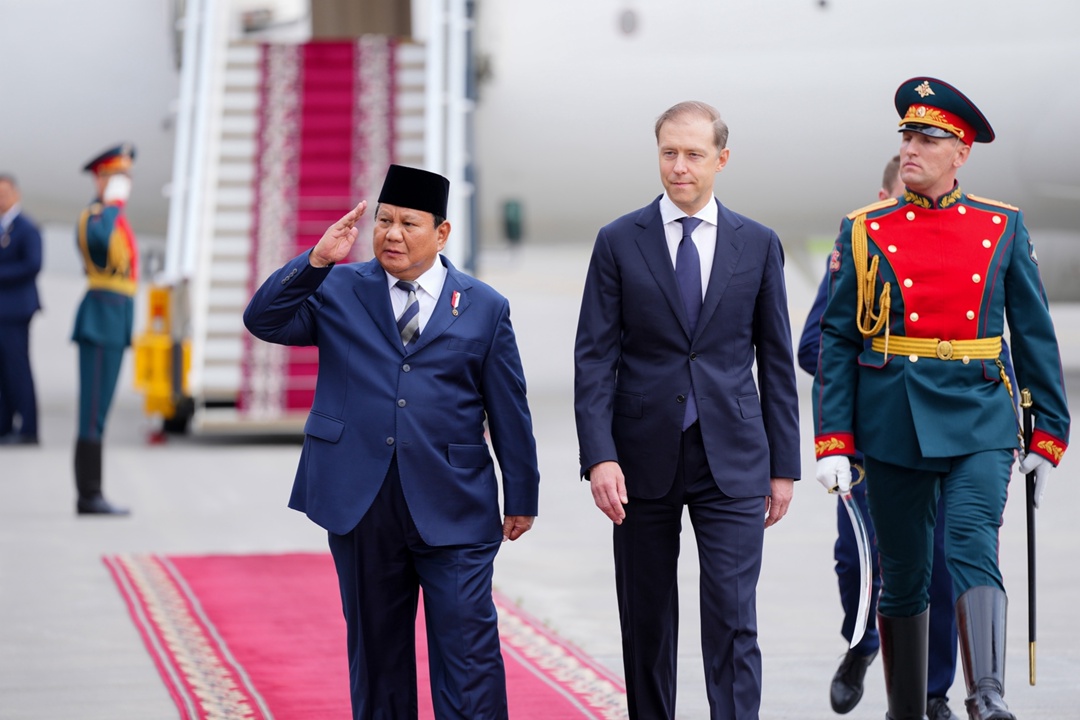 Денис Мантуров встретил президента Индонезии Прабово Субианто в аэропорту Санкт-Петербурга