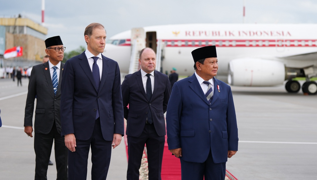 Денис Мантуров встретил президента Индонезии Прабово Субианто в аэропорту Санкт-Петербурга