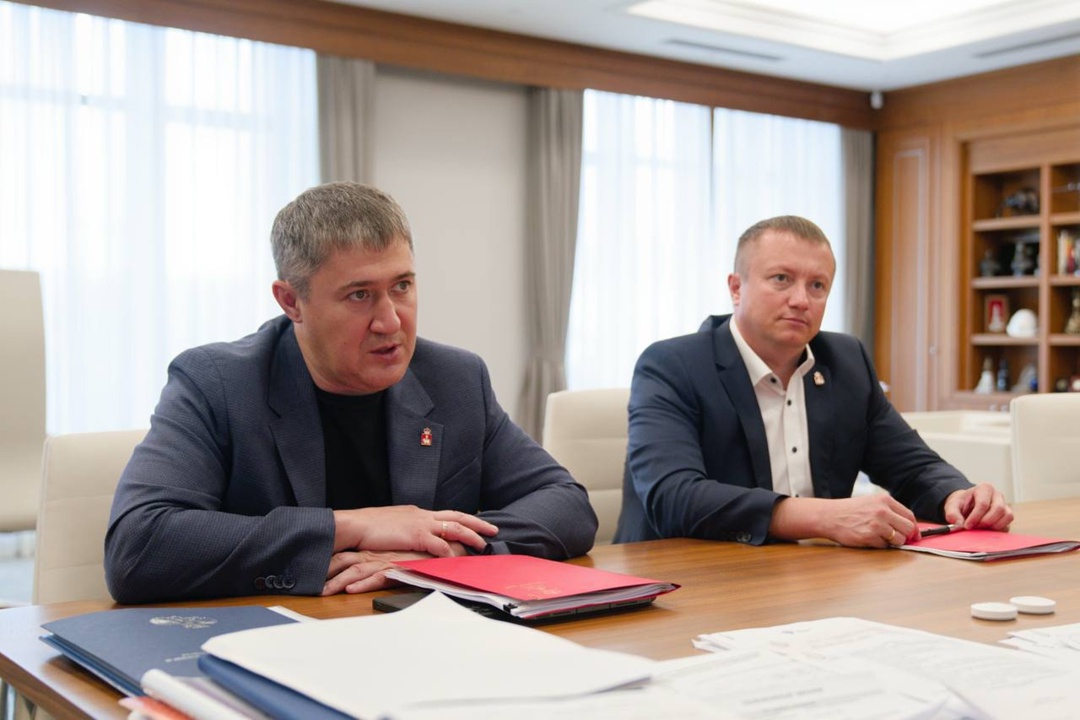 Глава Минстроя России Ирек Файзуллин провел рабочую встречу с Губернатором Пермского края Дмитрием Махониным