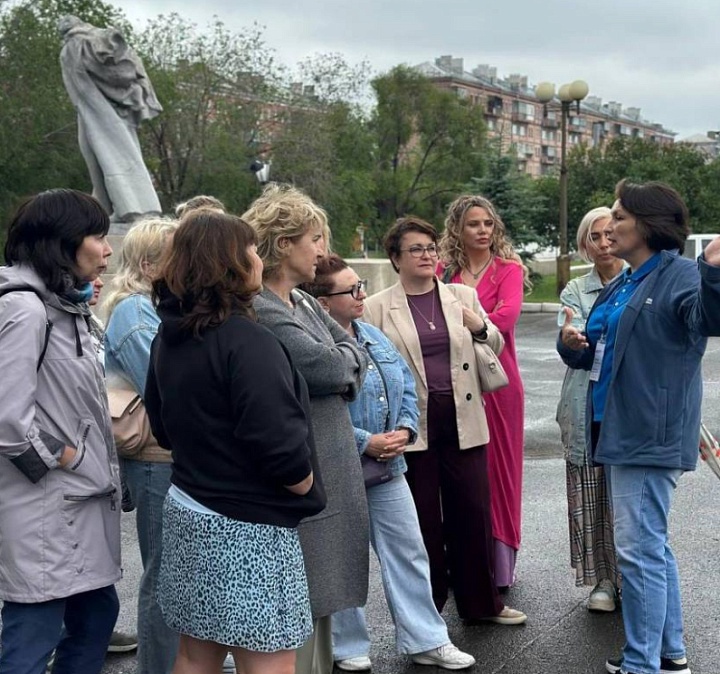 Экспресс-экскурсии «В рабочий полдень» от музея ММК снова в деле! Пока одни идут на обед, другие - в мини-путешествие по прошлому комбината.