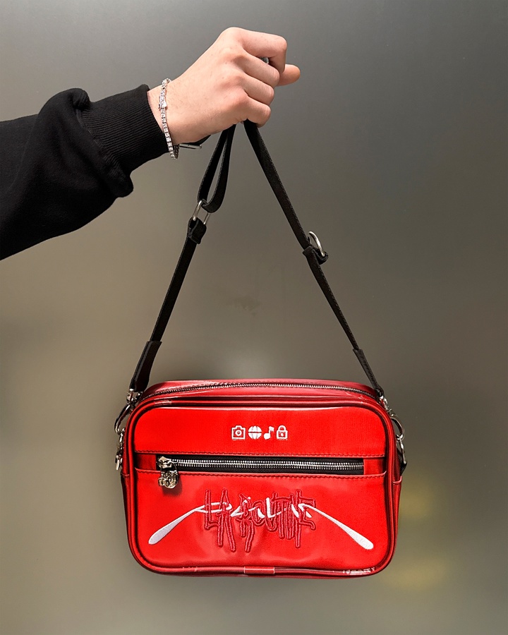 МТС x La Routine МТС совместно с брендом La Routine выпустили стильные летние сумки, вдохновлённые молодёжным тарифом РИИЛ