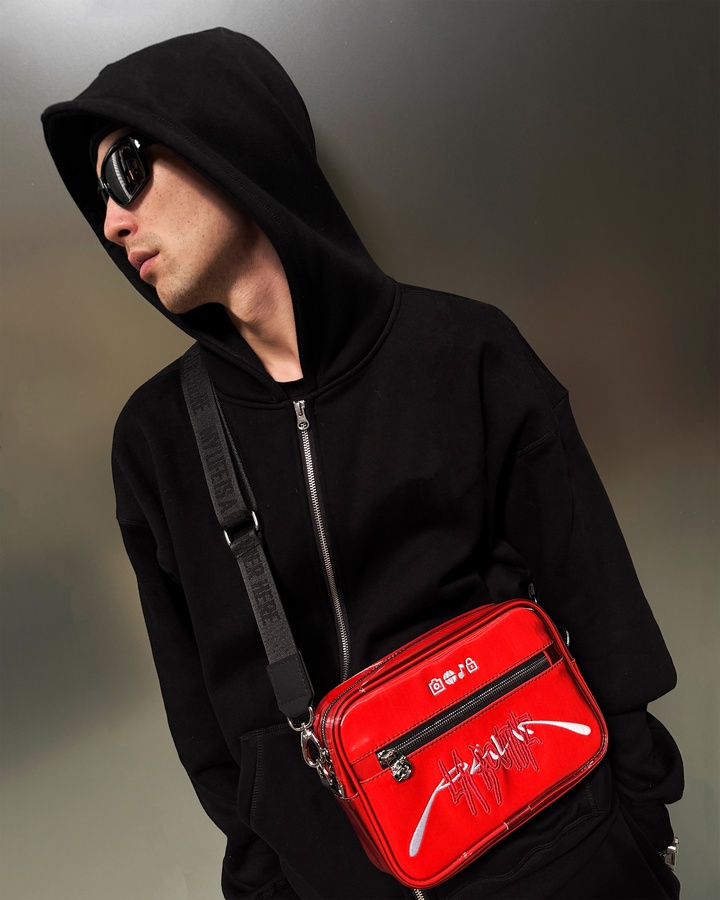 МТС x La Routine МТС совместно с брендом La Routine выпустили стильные летние сумки, вдохновлённые молодёжным тарифом РИИЛ