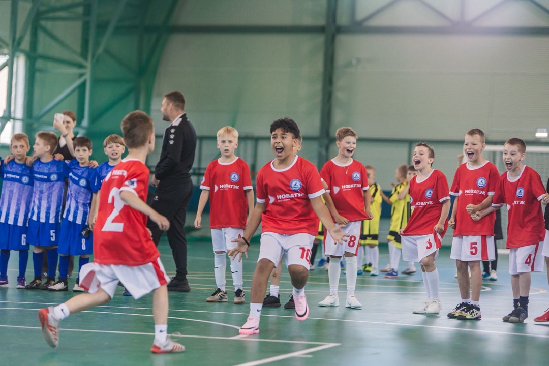 Компания «НОВАТЭК-Кострома» провела первый турнир по мини-футболу «Кубок НОВАТЭК» -«Шаг к большому футболу» среди юношей 2015-2016 г , приуроченный к…