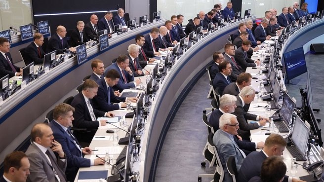 Руководитель Ростехнадзора Александр Трембицкий принял участие в стратегической сессии, посвященной опережающему развитию транспортной инфраструктуры