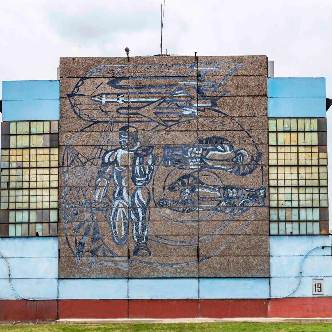 Красочными мозаичными изображениями в СССР украшали не только жилые дома, дворцы культуры, вузы, но и стены заводов