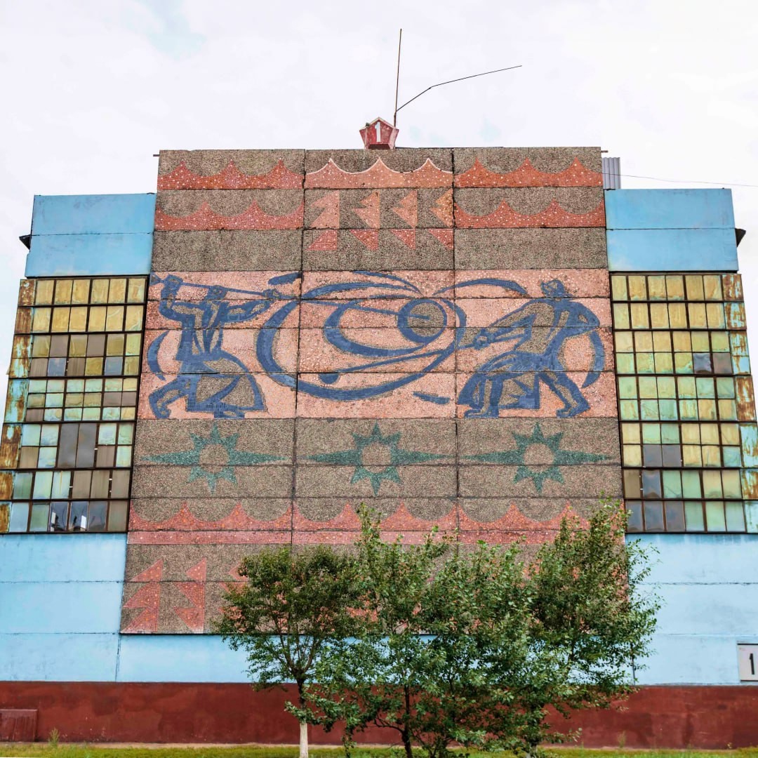 Красочными мозаичными изображениями в СССР украшали не только жилые дома, дворцы культуры, вузы, но и стены заводов
