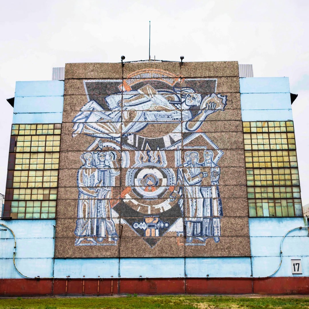 Красочными мозаичными изображениями в СССР украшали не только жилые дома, дворцы культуры, вузы, но и стены заводов