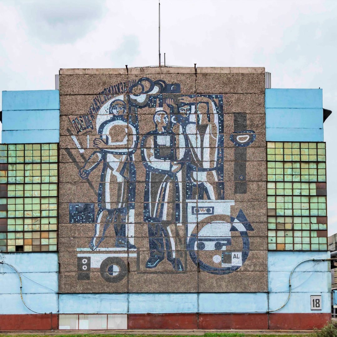 Красочными мозаичными изображениями в СССР украшали не только жилые дома, дворцы культуры, вузы, но и стены заводов