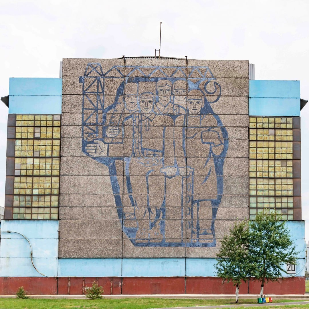 Красочными мозаичными изображениями в СССР украшали не только жилые дома, дворцы культуры, вузы, но и стены заводов