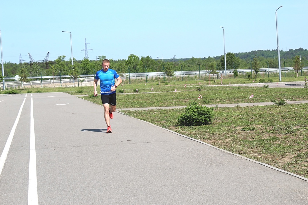 Забег на 67 параллели: работник Амурского ГПЗ готовится к легкоатлетическому марафону в Заполярье