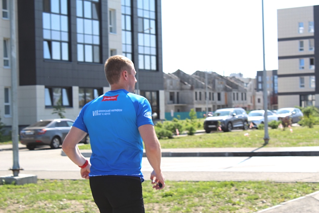 Забег на 67 параллели: работник Амурского ГПЗ готовится к легкоатлетическому марафону в Заполярье