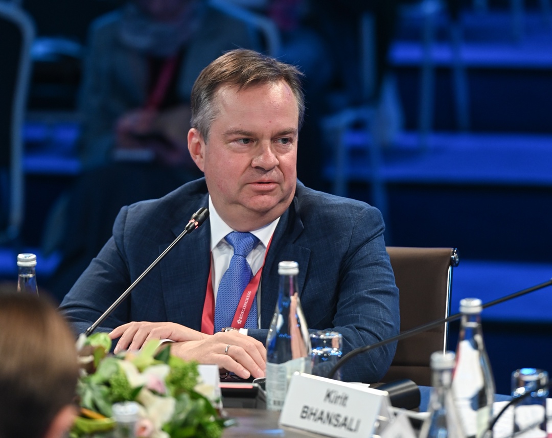 Алексей Моисеев на ПМЭФ: По закону драгоценный камень и синтетика — не одно и то же