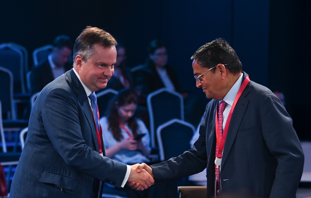 Алексей Моисеев на ПМЭФ: По закону драгоценный камень и синтетика — не одно и то же