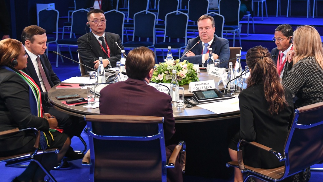 Алексей Моисеев на ПМЭФ: По закону драгоценный камень и синтетика — не одно и то же