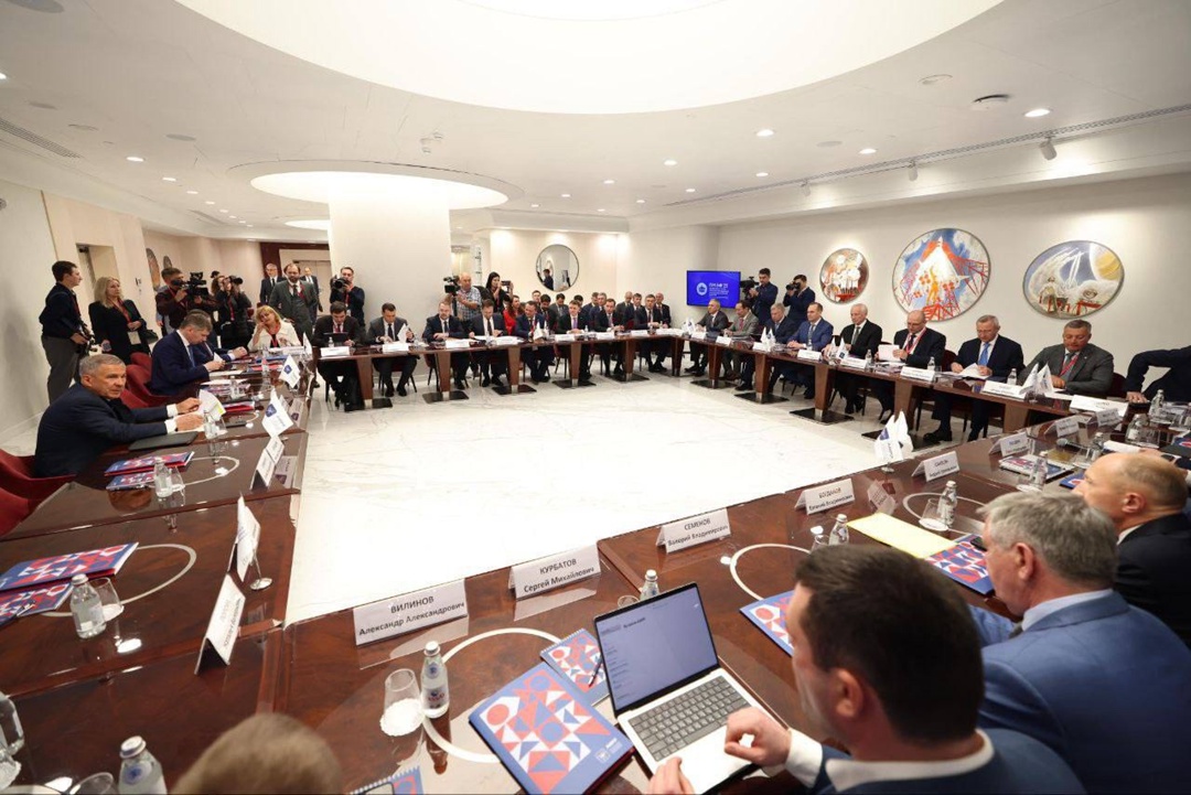 На ПМЭФ'25 обсудили поддержку инноваций в сфере строительства и ЖКХ