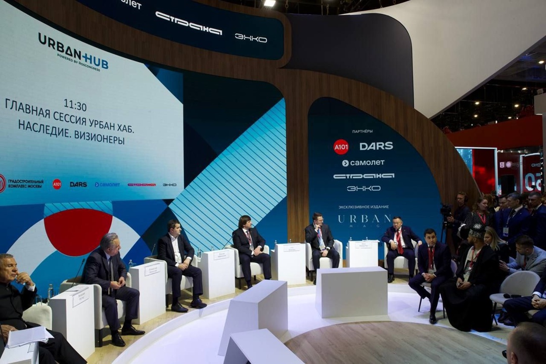 На главной сессии площадки Урбан Хаб в рамках ПМЭФ'2025 обсудили вопросы сохранения и восстановления объектов культурного наследия