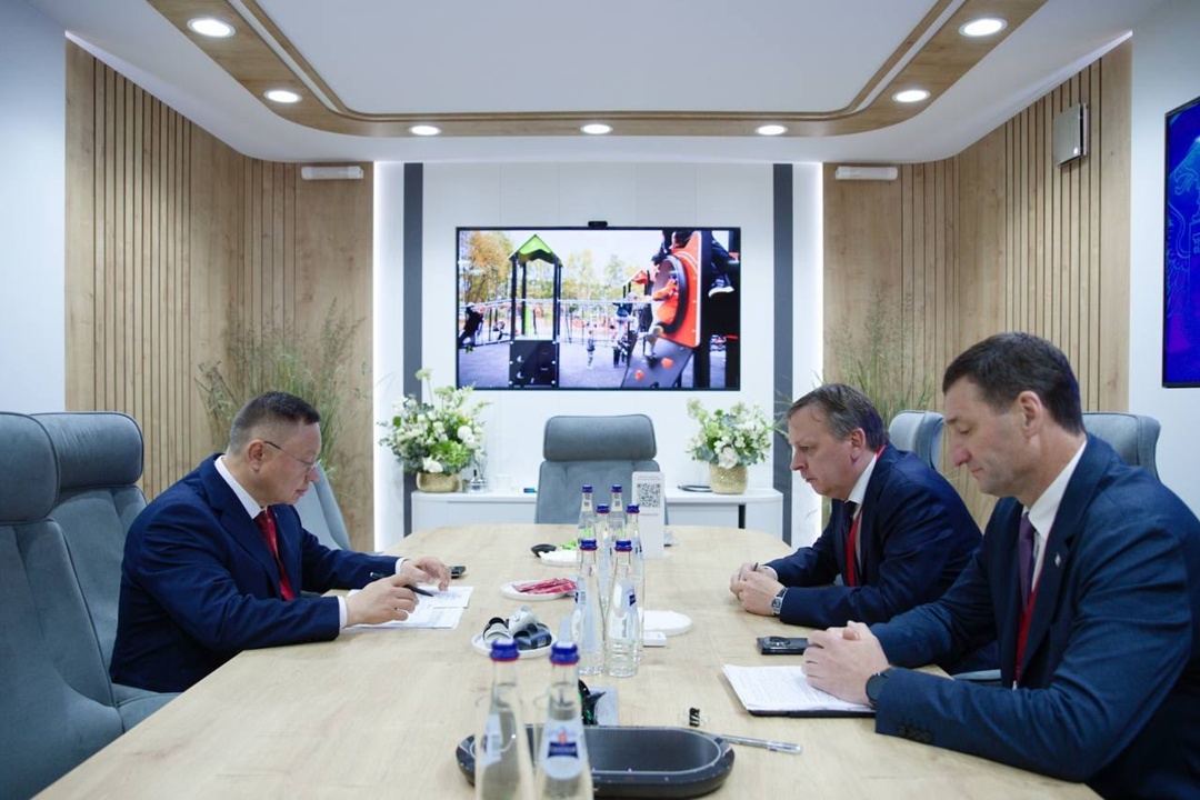 Минстрой России, Росводресурсы и Правительство Иркутской области обсудили развитие водных ресурсов и инфраструктуры на ПМЭФ'25