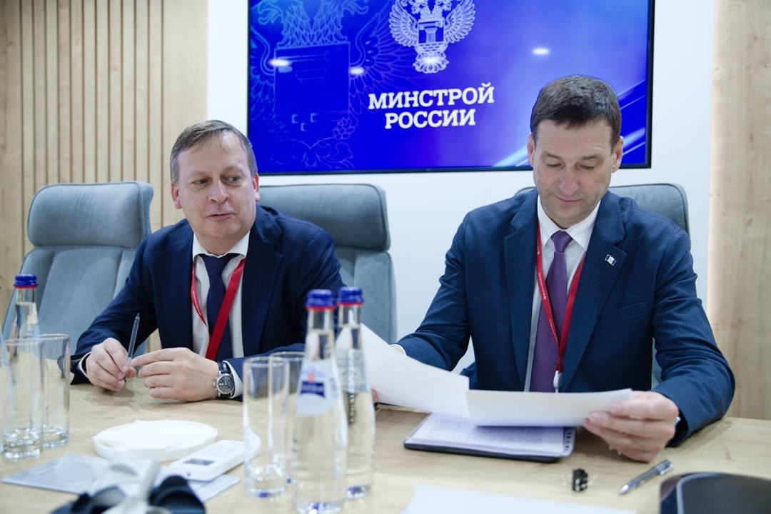 Минстрой России, Росводресурсы и Правительство Иркутской области обсудили развитие водных ресурсов и инфраструктуры на ПМЭФ'25