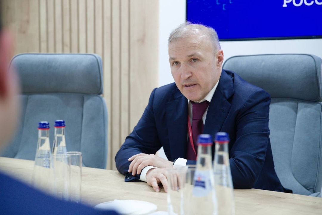 Министр строительства и ЖКХ Ирек Файзуллин и Глава Республики Адыгея Мурат Кумпилов провели рабочую встречу в рамках ПМЭФ'25