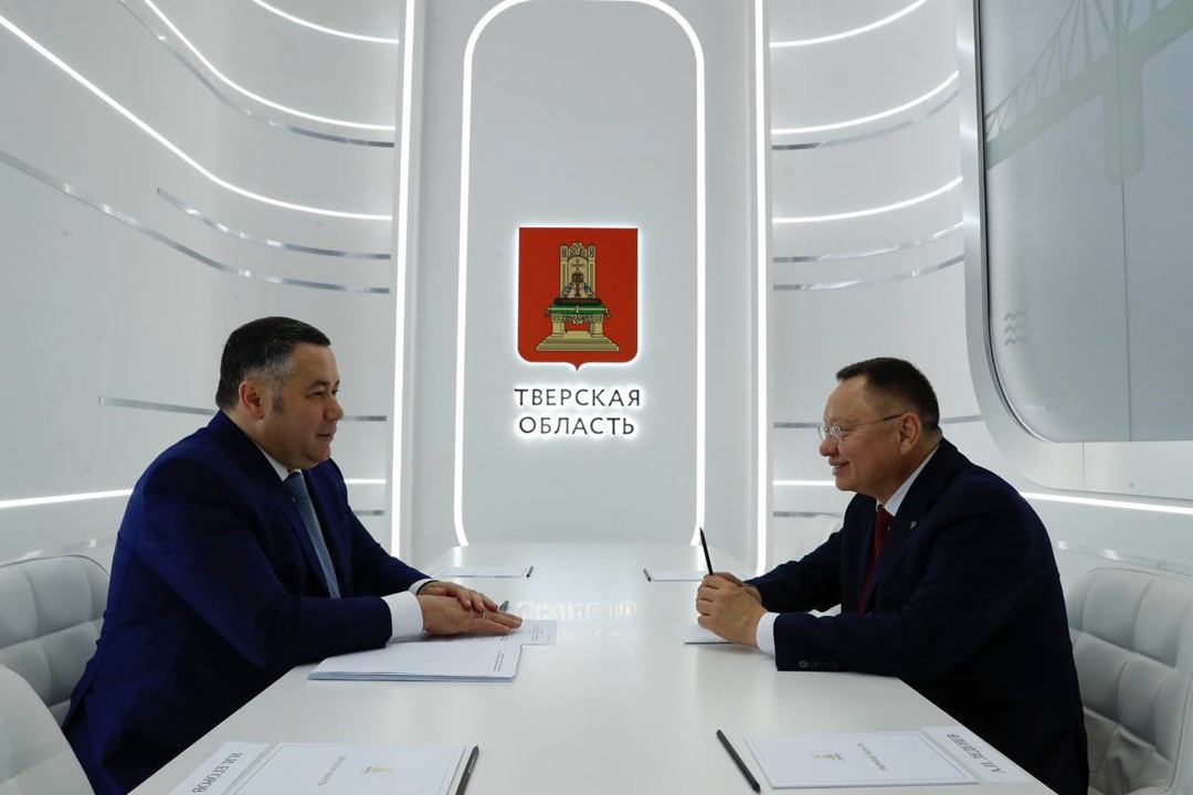 На ПМЭФ'25 Министр строительства и ЖКХ Ирек Файзуллин провел рабочую встречу с Губернатором Тверской области Игорем Руденей